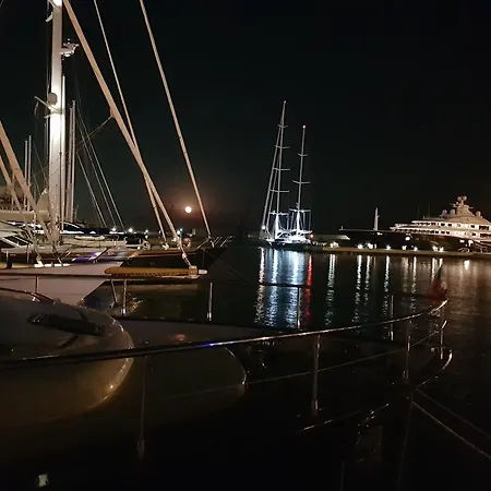 Opalia Nautic Botel Vilanova i la Geltru